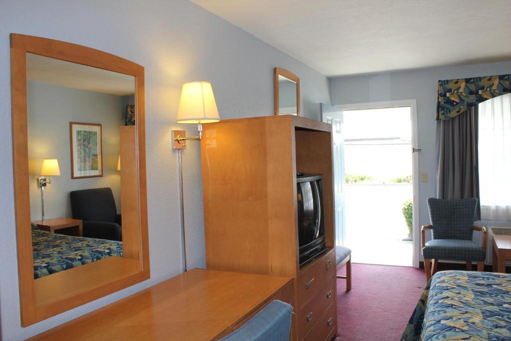 Economy Inn Watsonville Room photo