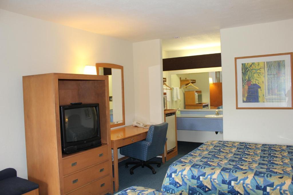 Economy Inn Watsonville Room photo
